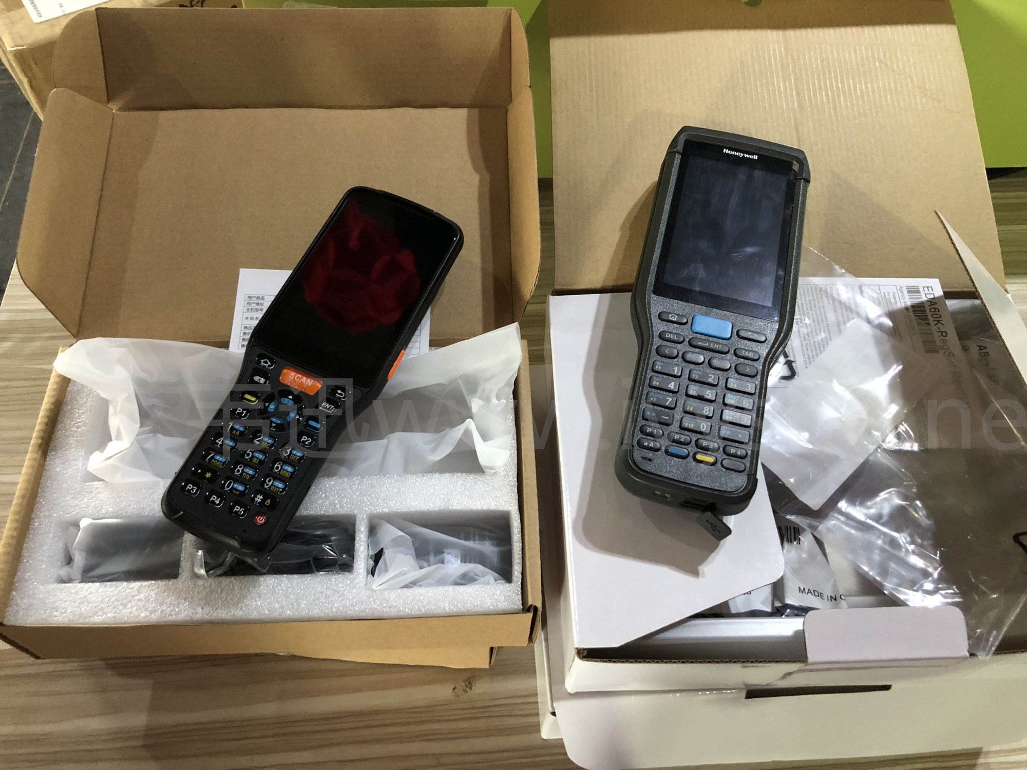 艾韋迅的IVY12-DF物流手持終端和霍尼韋爾EDA60K移動數據終端.jpg 艾韋迅的IVY12-DF物流手持終端和霍尼韋爾EDA60K移動數據終端.jpg