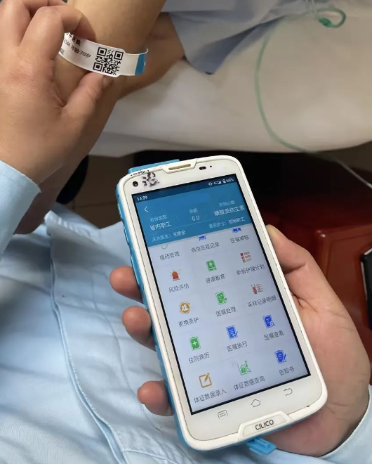 富立葉醫(yī)療版手持終端使用場(chǎng)景.png 富立葉醫(yī)療版手持終端使用場(chǎng)景.png